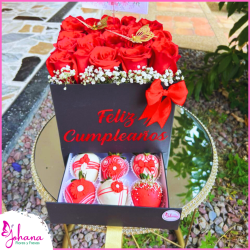 caja cuadrada con fresas