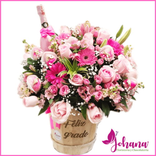 Arreglo floral en rosa rosada
