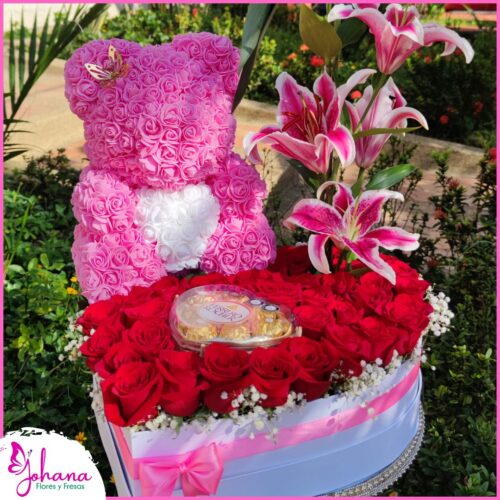 Corazón de rosas con lirios