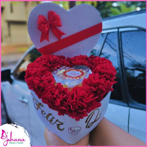 💖 Amor en Detalle – Caja de Corazón con Flores y Chocolates