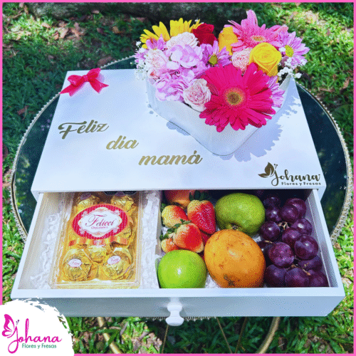 Caja de Flores, Chocolates y Frutas "Feliz Día Mamá" - Johana Flores y Fresas