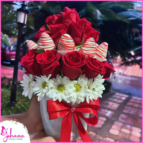 Arreglo de rosas rojas con fresas cubiertas de chocolate