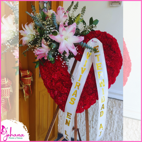 Corona fúnebre corazón rojo con lirios rosados