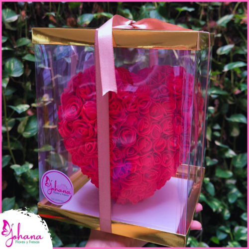 corazón de rosas eternas en caja acrílica